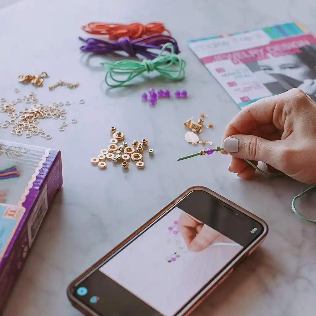 Kit Para Hacer Manillas Y Collares Juguete Para Niñas