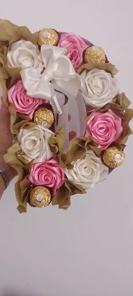 Inicial Con Rosas Y Chocolates