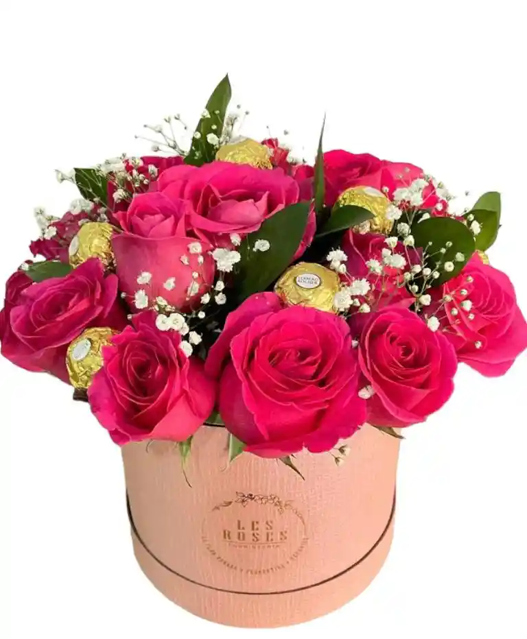 Flores De Rosas Rosadas Y Chocolates En Caja