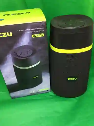 Bocina Ozu Con Cable De Carga Incluido