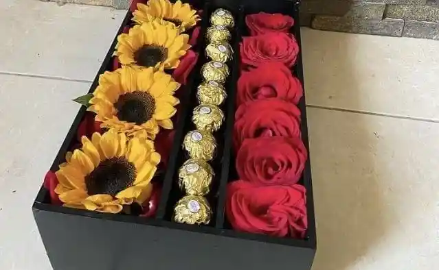 Caja Amor Rosas Girasoles Chocolates, San Valentin