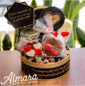 Lata Endulzada Romántica Con Chocolates