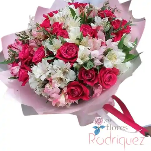 Rosas Fucsias Y Astromelia Rosada Y Blanca Momentos Mágicos