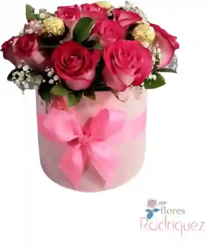 Rosas Fucsia Con Chocolates Caja Dulce Amor