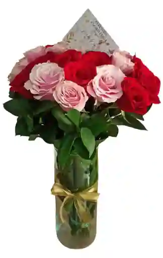Flores De Rosas Rojas Y Rosadas En Jarrón