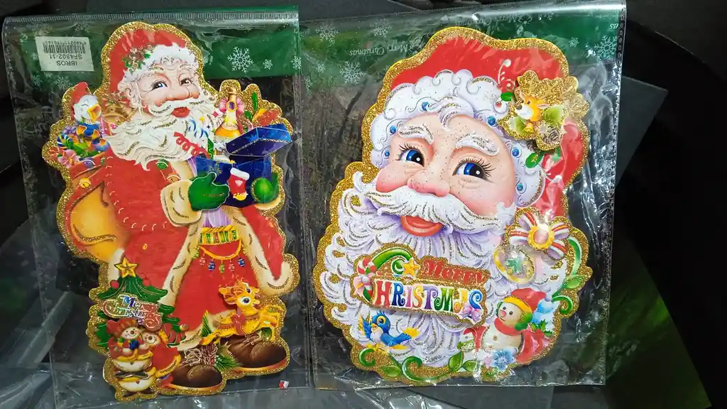 Afiche Mediano De Navidad En Cartón Plastificado Y Decorado.