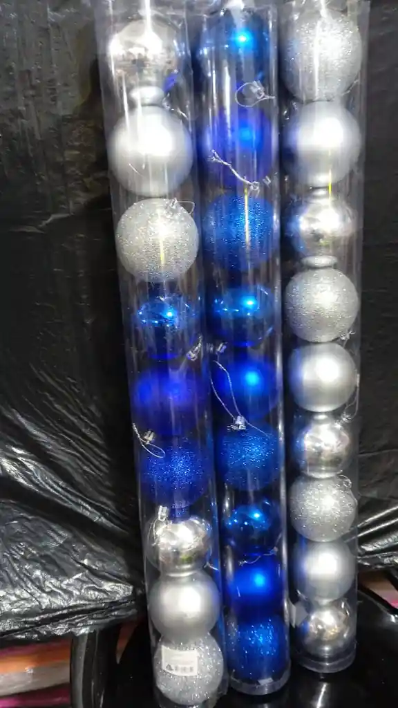 9 Bolas De Navidad Plateadas En Tubo De 8cm (en El Tubo Vienen Escarchadas, Opacas Y Brillantes).