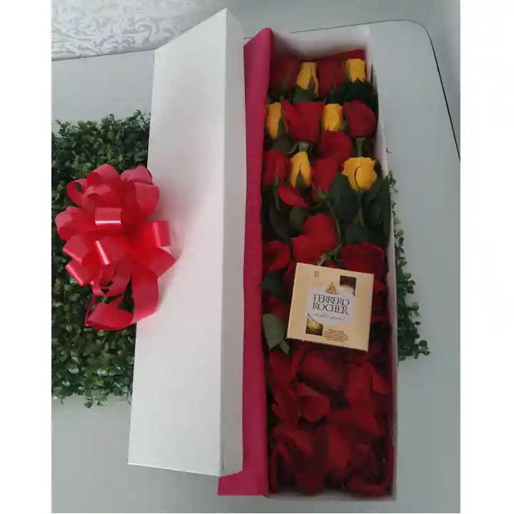 12 Rosas Rojas Y Amarillas En Caja