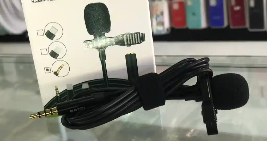 microfono de solapa con entrada de plus o iPhone