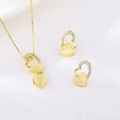 Set Collar Y Aretes Corazón Dorado Veramorest