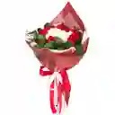 Romantico Ramillete Elaborado En Rosas Rojas Y Blancas / Ramillete San Valentín