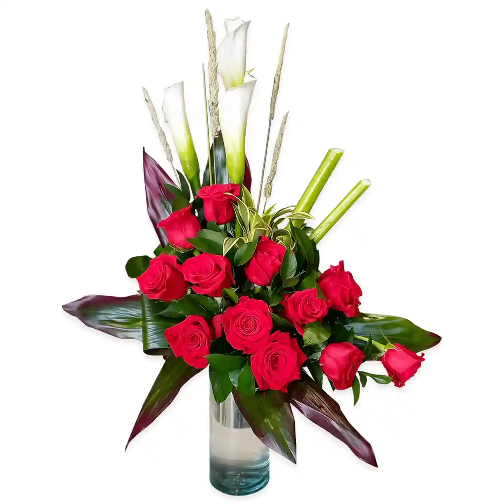 Arreglo Floral En Rosas Rojas Y Cartuchos