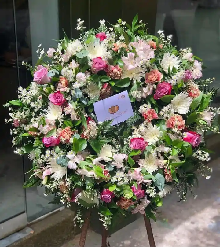 Corona Fúnebre Flor De Helena