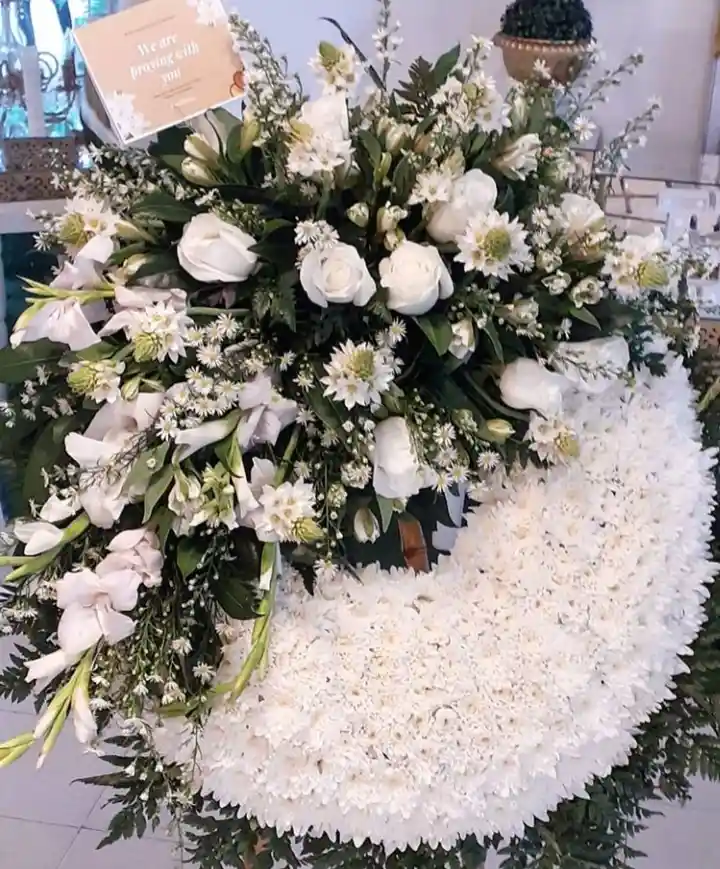 Corona Fúnebre Flor De Helena
