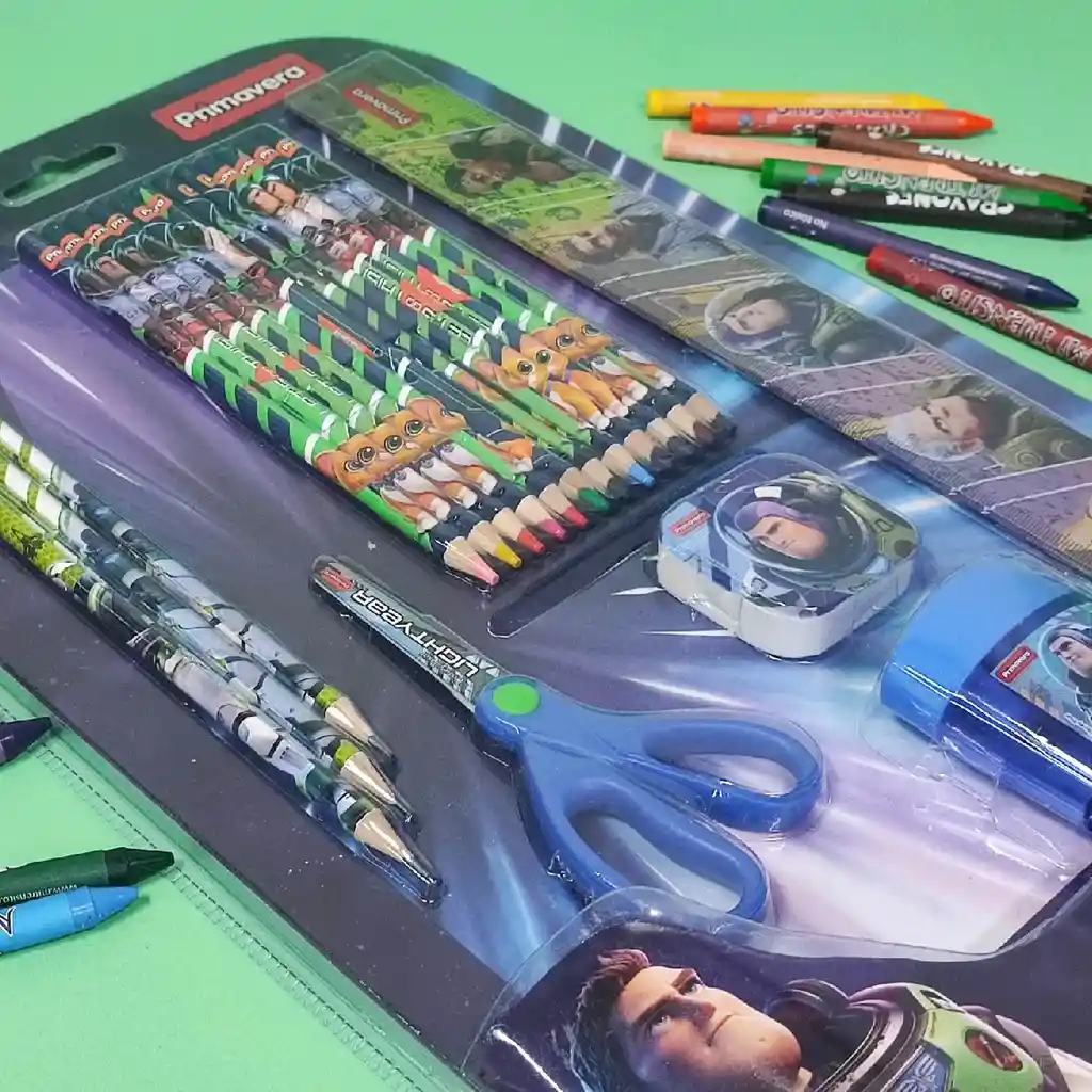 Kit De Útiles Escolares Primavera Lightyear De Disney X 19 Piezas