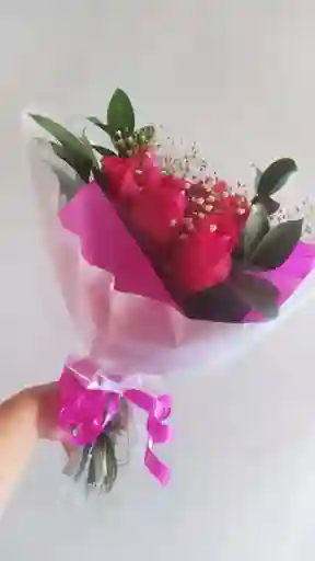 6 Rosas En Bouquet Color Fucsia