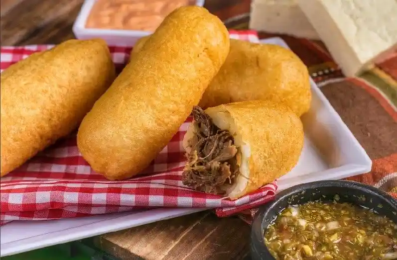 5 Pasteles De Yuca Carne Tipo Carimañola Medianos Congelados