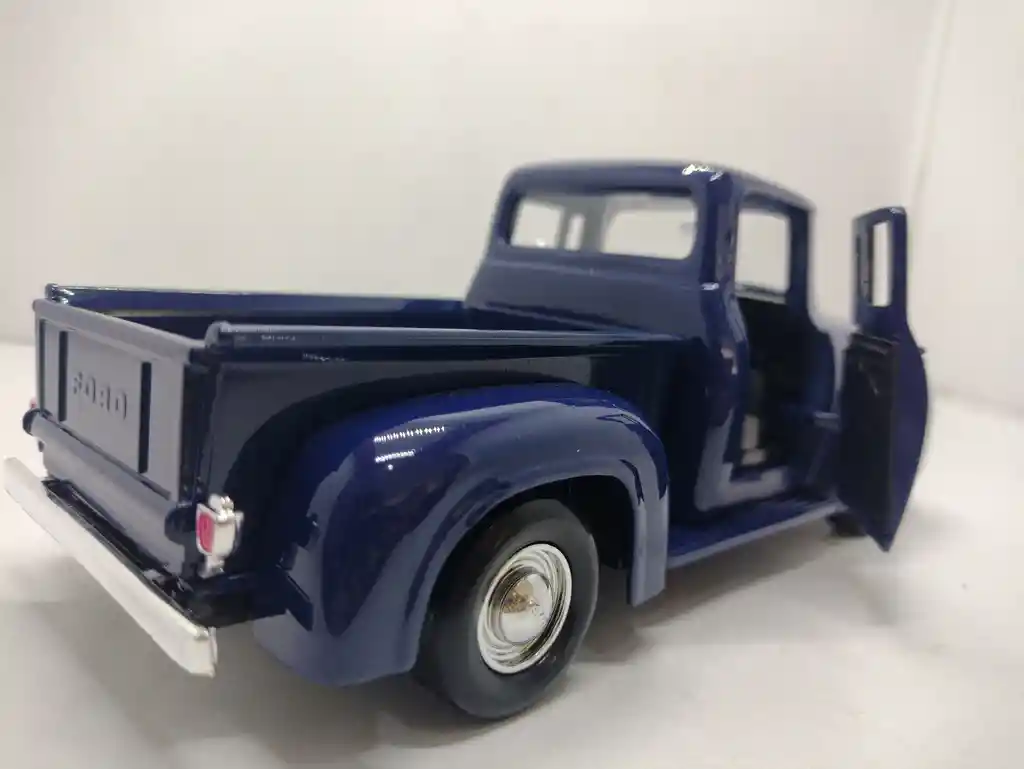 Carro De Colección Escala 1/24 Ford F100 Modelo 1956 Azul Noche