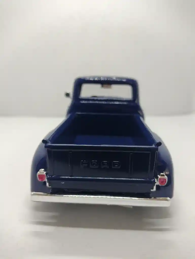 Carro De Colección Escala 1/24 Ford F100 Modelo 1956 Azul Noche