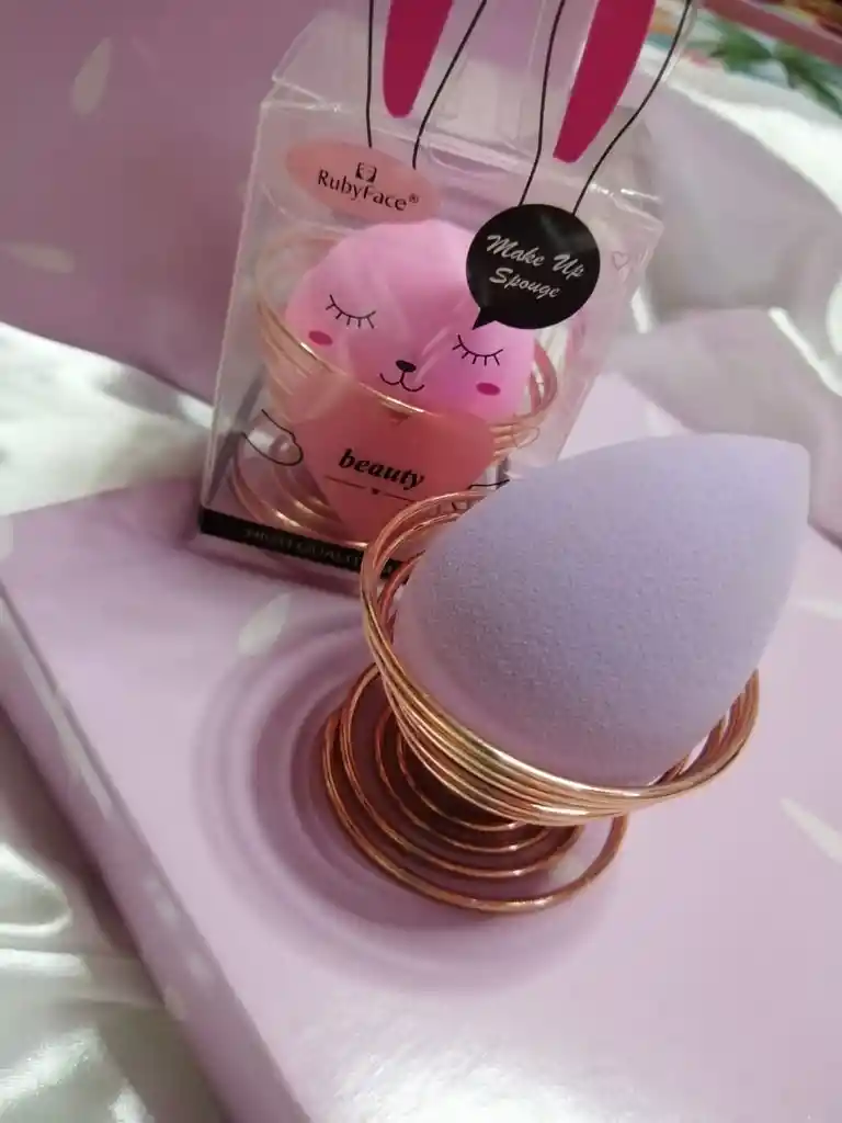 Beauty Blender + Base