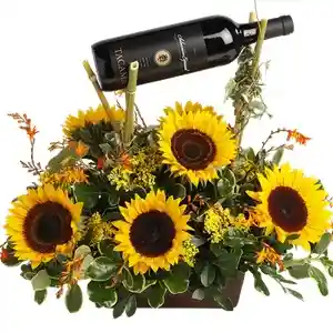 Girasoles Y Botella De Vino