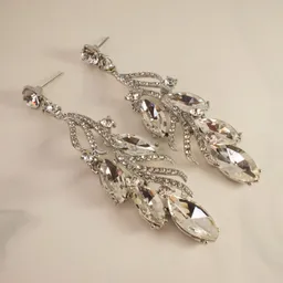 Aretes Largos Hojas Con Cristales Translucidos - Tono Plateado