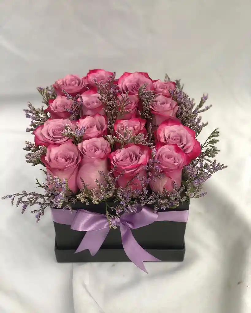 16 Rosas En Caja - Arreglo Floral