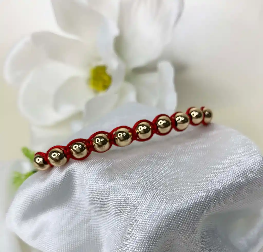 Pulsera Tejida Roja Con Bolitas En Oro Laminado