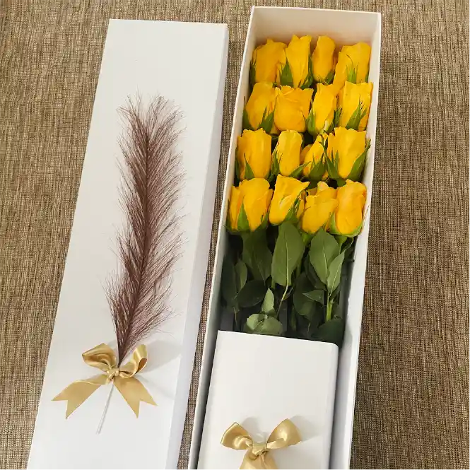 Caja Premium Blanca Por 16 Rosas Amarillas