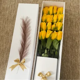 Caja Premium Blanca Por 16 Rosas Amarillas
