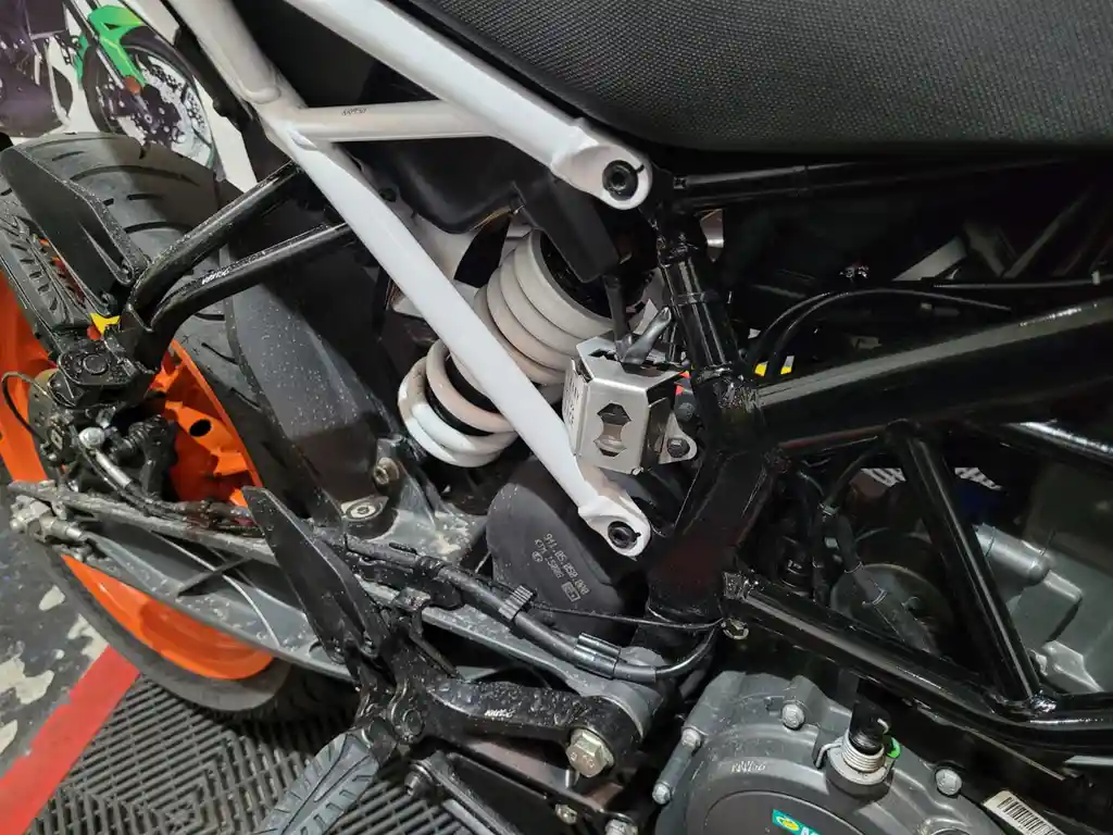 Protector Recipiente Freno Trasero Ktm Duke 390