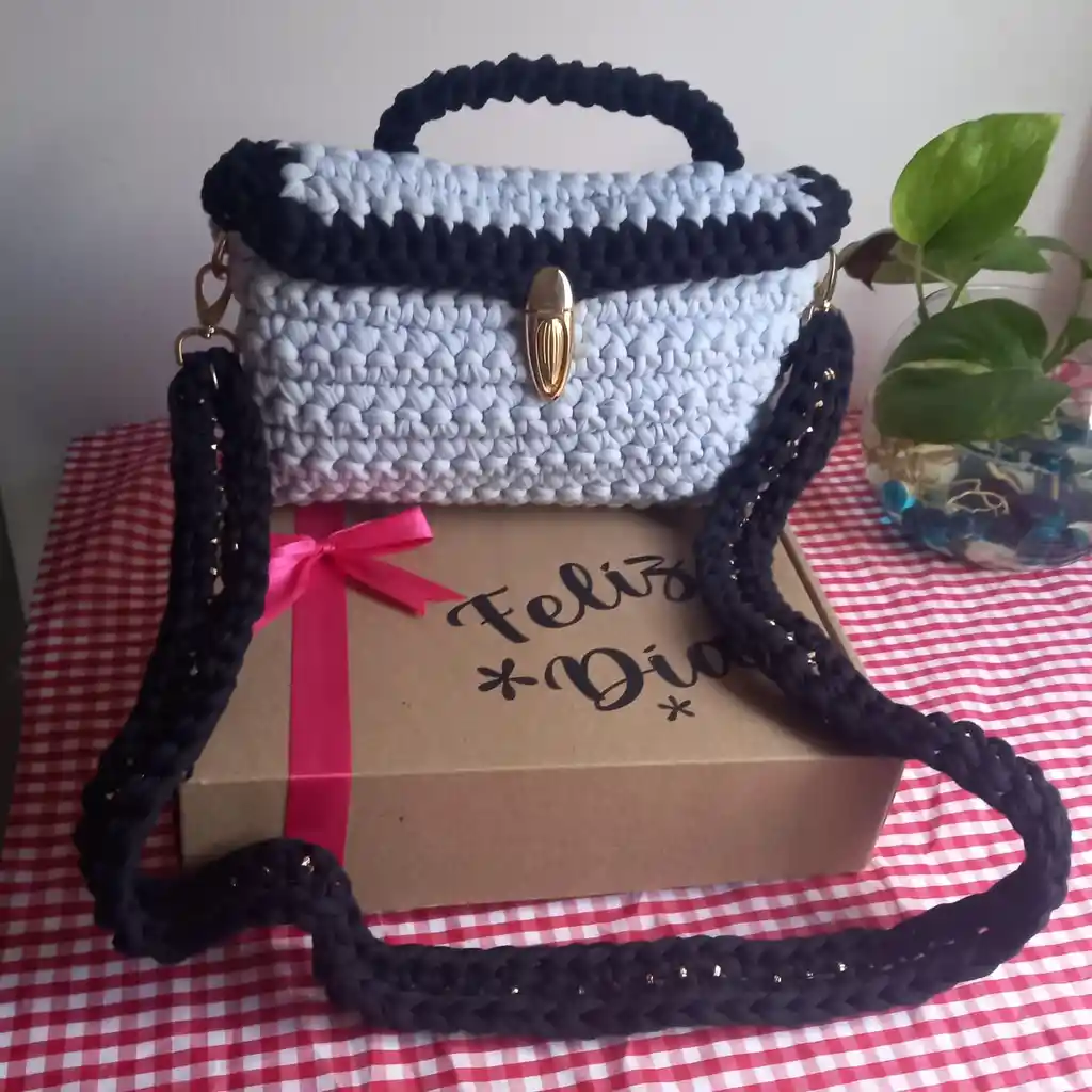 Bolso Tipo Buguette En Trapillo