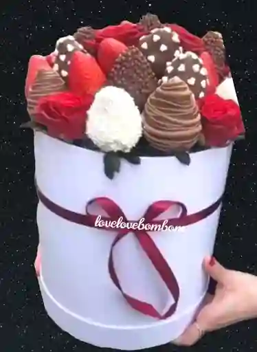 Caja De Rosas Y Fresas Con Chocolate Cumpleaños Aniversario Feliz Dia