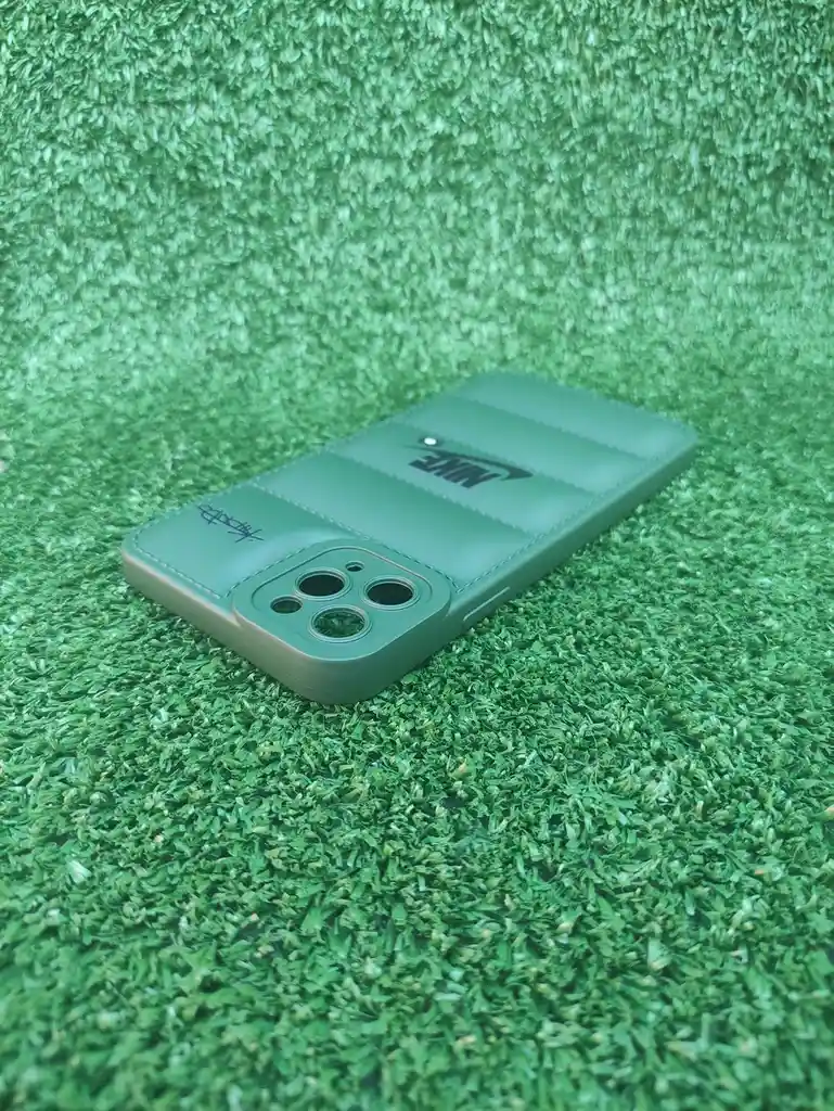 Iphone 11 Pro Max | Forro Protector | Case Flexible | Nike Verde Militar | Cuerina | Bordes Reforzados | Iphone | Carcasa | Funda | Anti Humedad | Full Proteccion