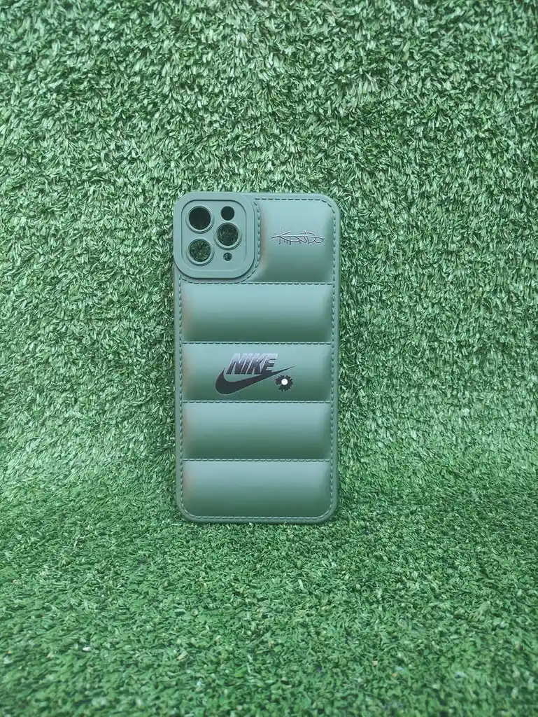 Iphone 11 Pro Max | Forro Protector | Case Flexible | Nike Verde Militar | Cuerina | Bordes Reforzados | Iphone | Carcasa | Funda | Anti Humedad | Full Proteccion