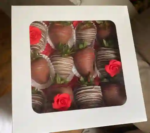 Caja De Fresas Y Amor Feliz Cumpleaños Feliz Dia