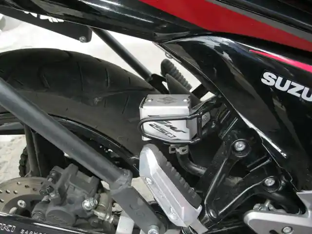 Protector Recipiente Freno Trasero Suzuki Inazuma