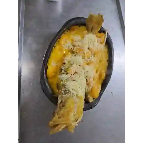 Robalo en Salsa de Camarones Grande