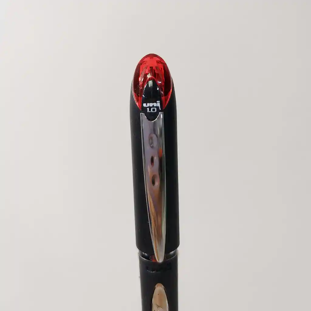   Uni Ball  Roller Pen 1.0 Mm Rojo. 