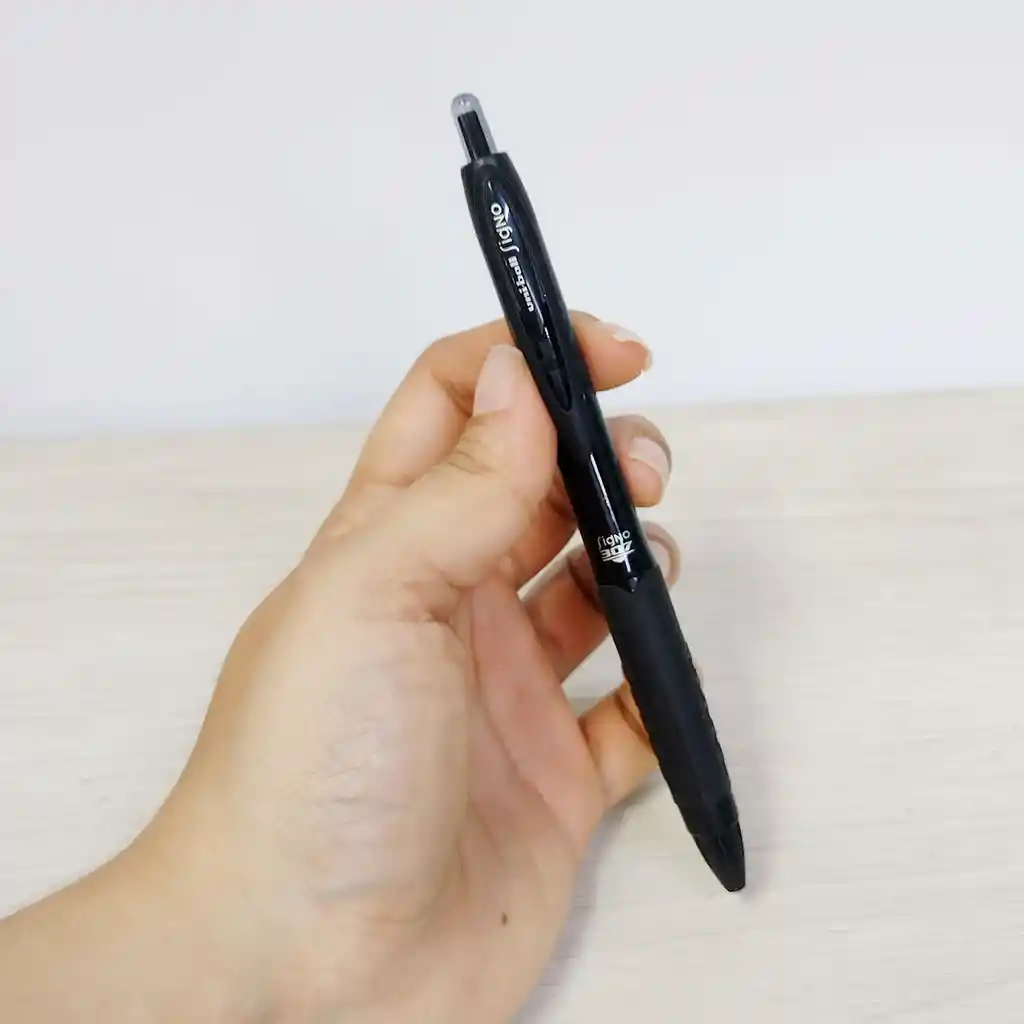  Boligrafo  Uni Ball  Roller Gel Ink Fine Retractil 0.7 Mm Negro. 