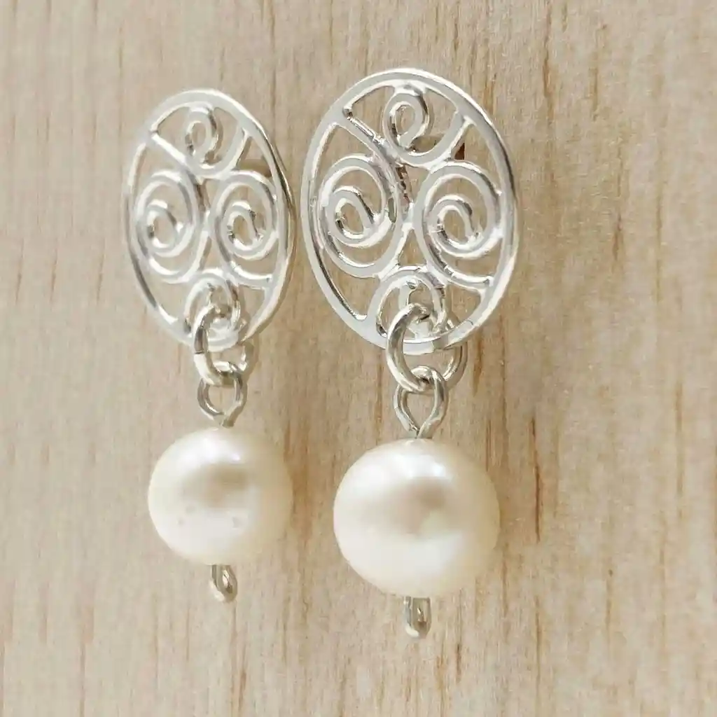 Aretes Figura Espiral De Plata Con Perlas Naturales