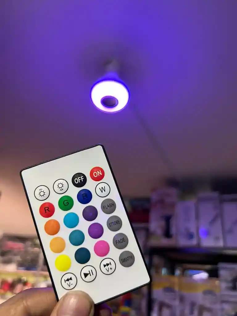 Bombillo 110/240v Led 7w Rgb 5w Parlante Bluetooth + Control