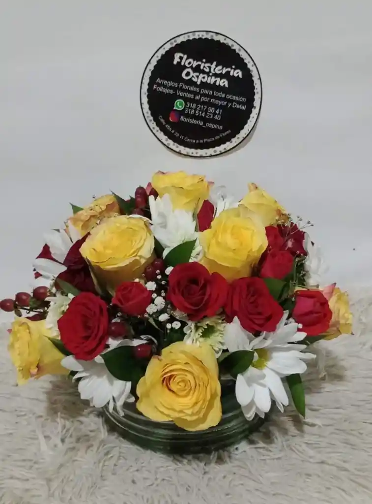 Rosas Rojas Y Amarillas Con Base En Cristal