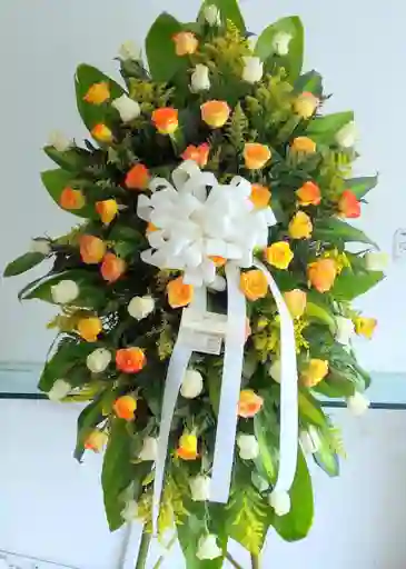 Pedestal Funebre En Tripode Rosas Surtidas