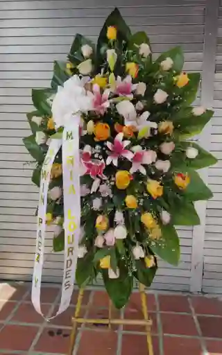 Pedestal Funebre En Tripode Rosas Y Lirios