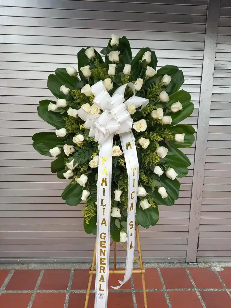 Pedestal Funebre En Tripode Rosas Blanco