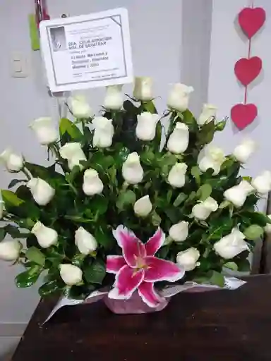 Ramo Funebre En Rosas Y Lirio Abanico