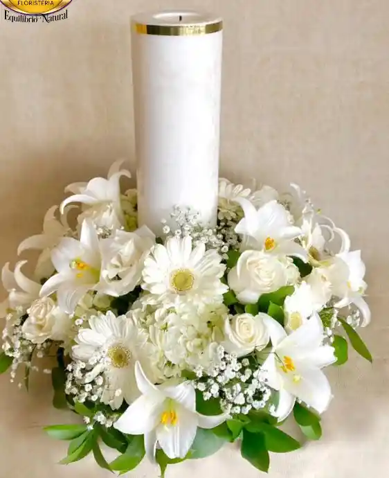 Arreglo Floral Con Cirio Condolencia