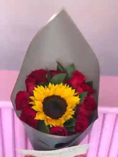 Bouquet En Girasol Y Rosas