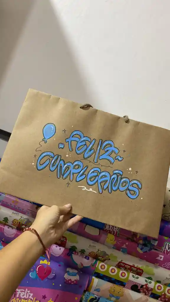 Bolsa De Regalo Kraf Marcada Cartera